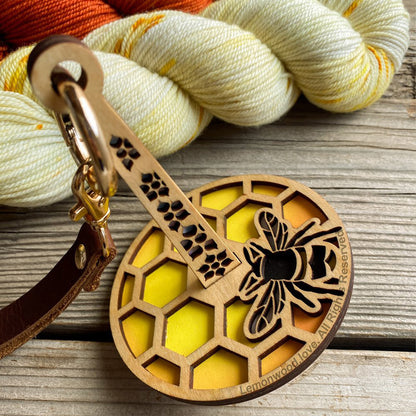 😍Portable Wooden Wrist Yarn Holder -with Leather Strap🧵